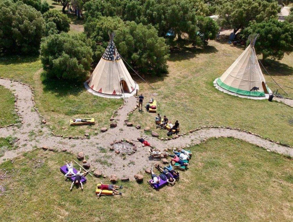 Dormir en un tipi indio