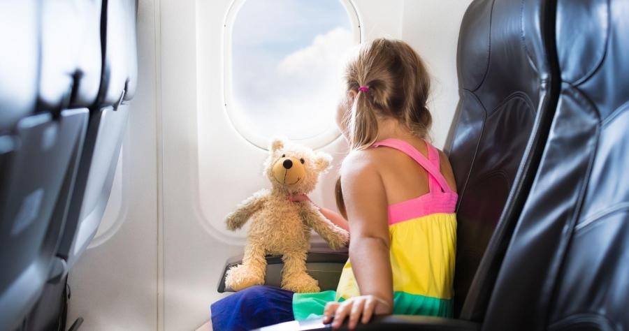 10 consejos para organizar un vuelo largo en familia sin perder la calma