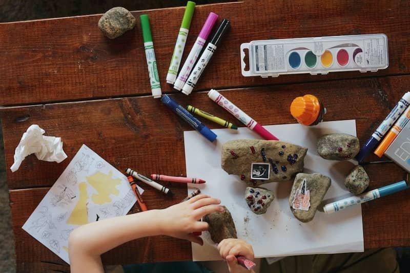 Pintar_piedras_en_casa