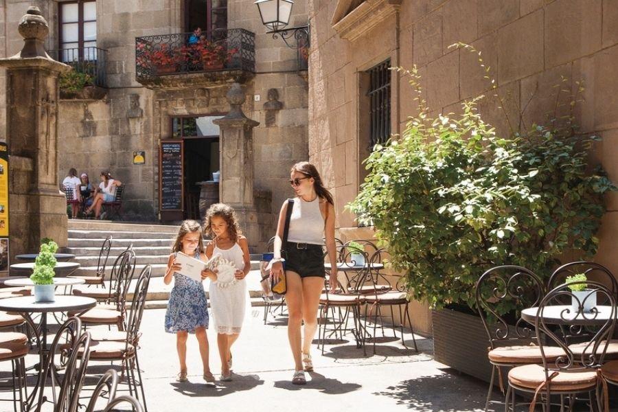 Poble_espayol_con_ni&ntilde;os