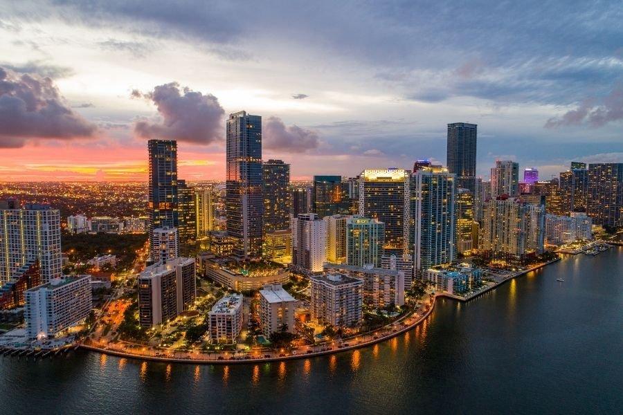 Miami_en_coche_con_ni&ntilde;os
