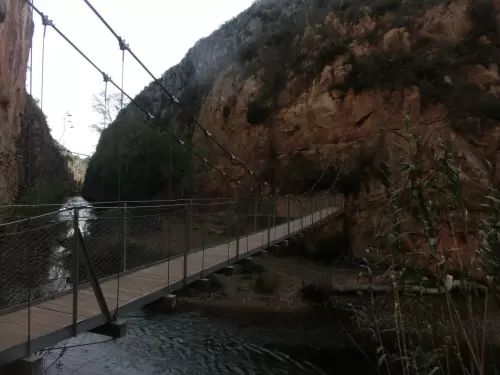 La ruta de los puentes colgantes del río Túria: aventura, agua y naturaleza