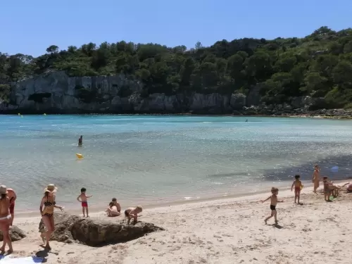Menorca, isla familiar; relax y naturaleza en sus calas y playas