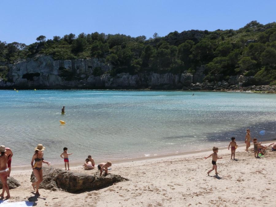 Menorca, isla familiar; relax y naturaleza en sus calas y playas