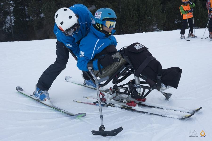 Esquí adaptado para niños en la Molina