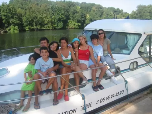 Vacaciones familiares en barco por el rA�o Lot de Francia