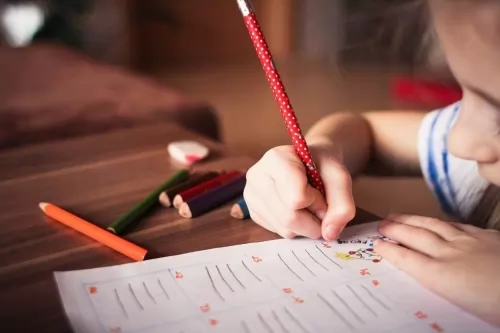 ¿Qué hacer si tus hijos tienen que estudiar en verano?
