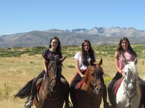 A caballo por la sierra de Gredos con la familia