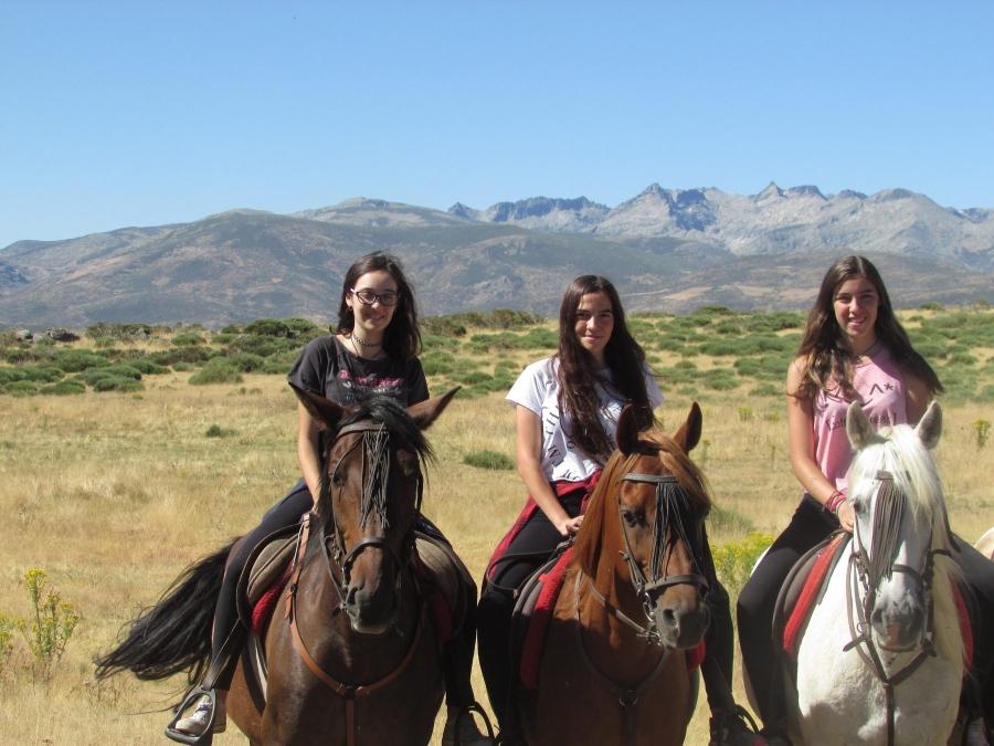 A caballo por la sierra de Gredos con la familia