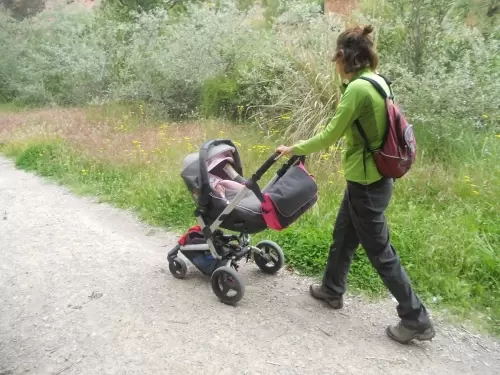 Caminos para ir con carro de bebA�