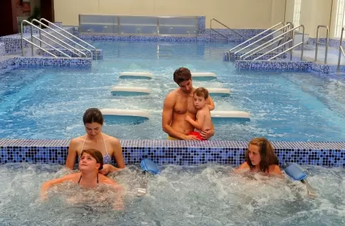 Con la familia a las aguas medicinales de un balneario