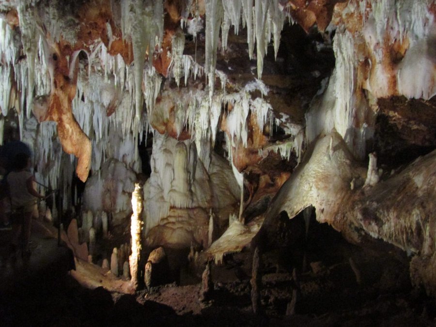 Cuevas en la sierra de Gredos para descubrir en familia