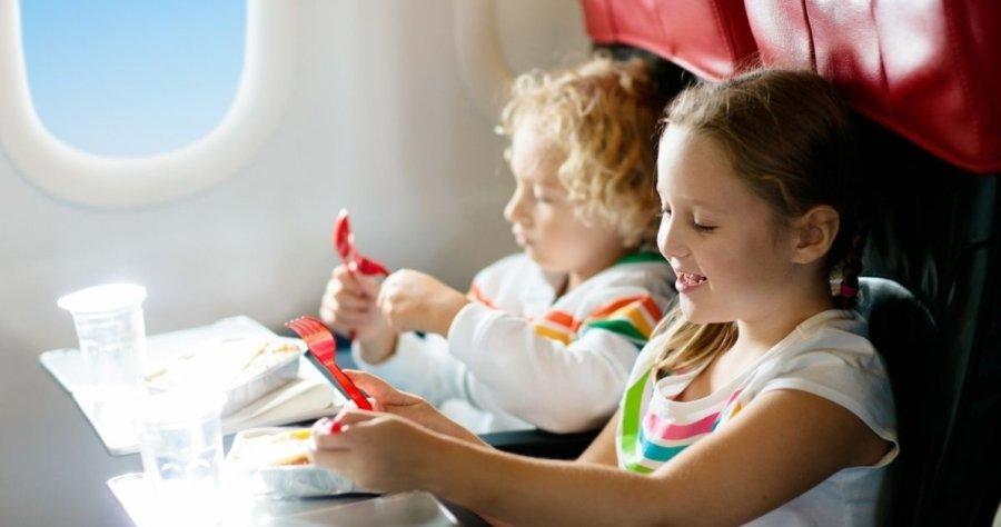 10 consejos para viajar con niños en avión
