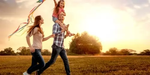 Claves para no sentirse culpable cuando se trabaja en las vacaciones de los hijos