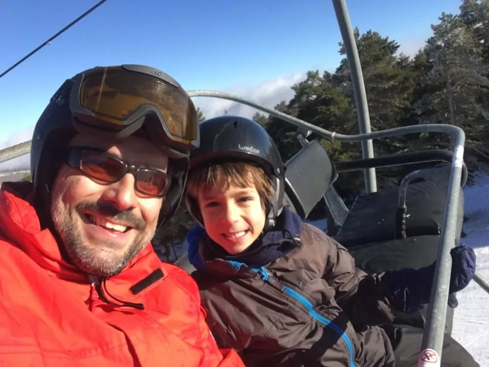 Juan_esquiar_con_ni&ntilde;os