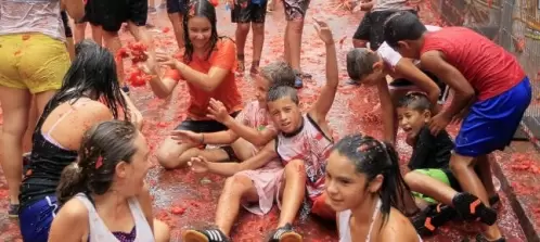 La tomatina infantil de Buñol:descubre el frescor del tomate