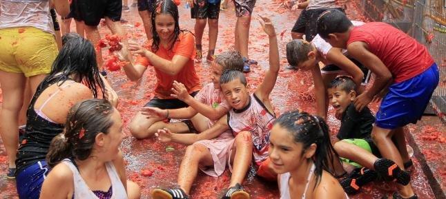 La tomatina infantil de Buñol:descubre el frescor del tomate