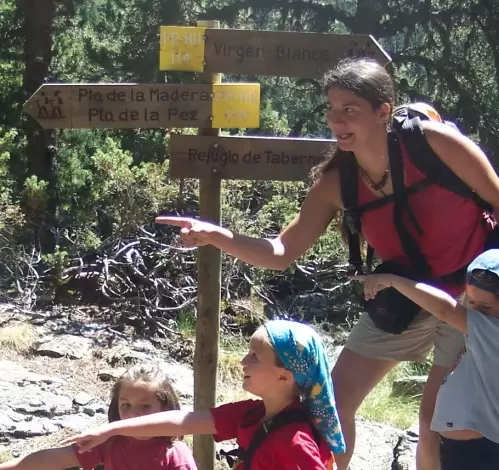 El buen hacer de los guA�as de montaA�a con familias