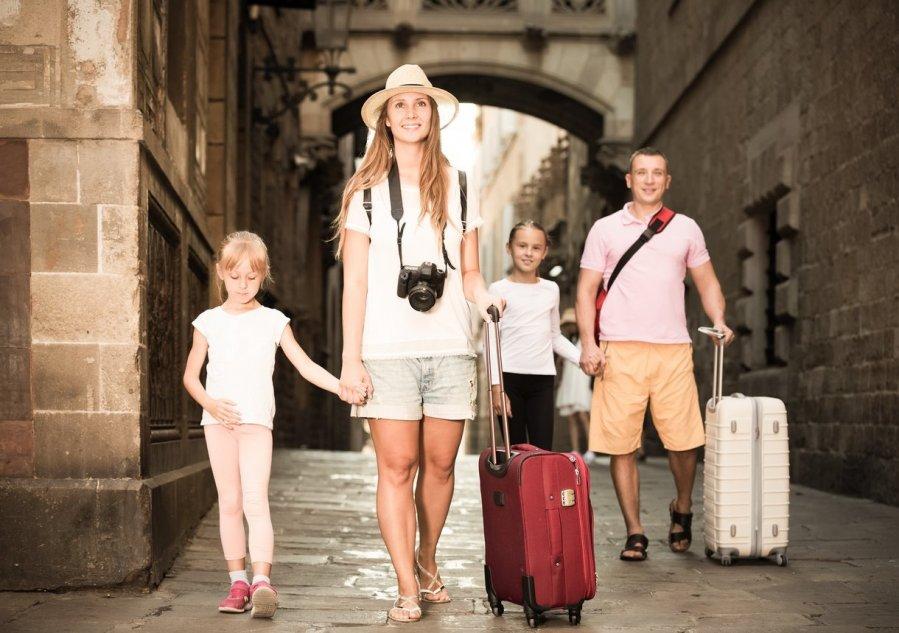 Razones por las que optar por un viaje a medida en familia