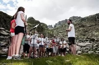 Musica y montaA�a con jA?venes: una ruta por Gredos