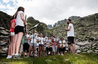 Musica y montaA�a con jA?venes: una ruta por Gredos
