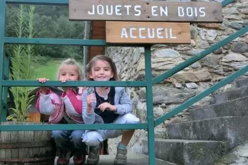 Juguetes de madera de un bosque mágico