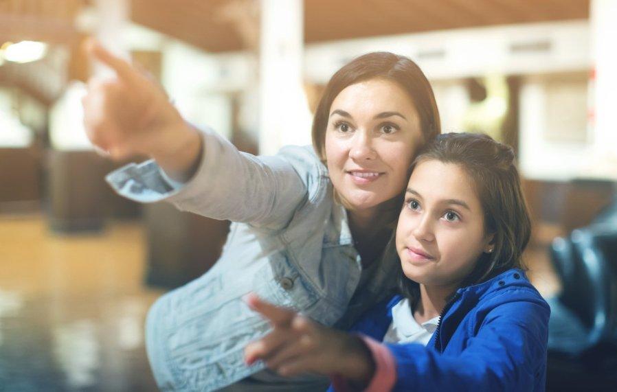 7 consejos para sobrellevar las colas si viajas con niños