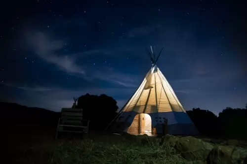 Dormir en un tipi indio con niños
